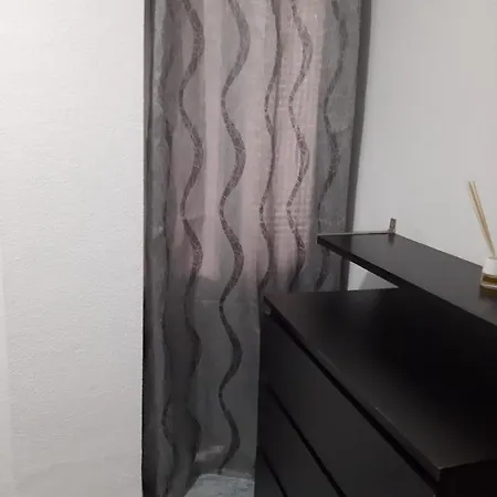 Grande En Piso Compartido Con 2 Adultos * Valencia