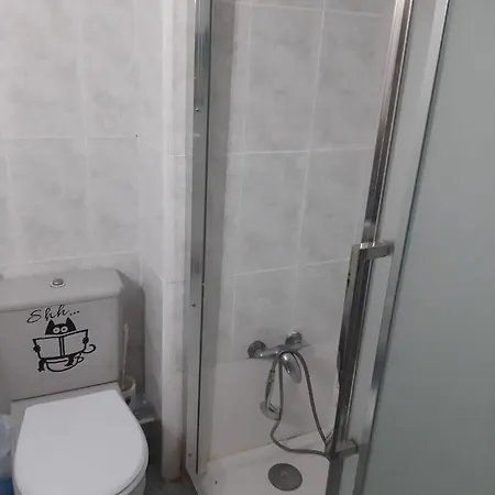 Grande En Piso Compartido Con 2 Adultos Homestay