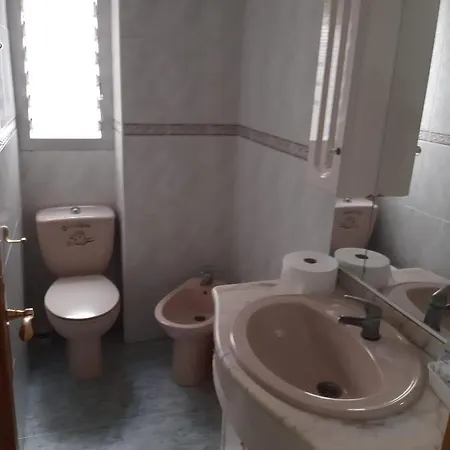 Grande En Piso Compartido Con 2 Adultos Homestay