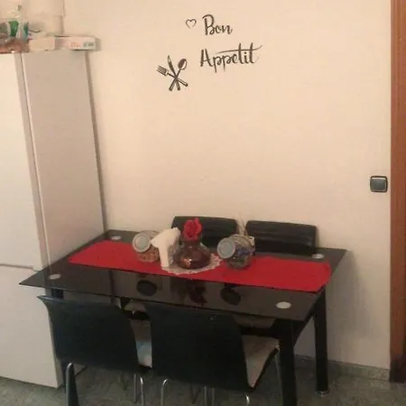Grande En Piso Compartido Con 2 Adultos Homestay