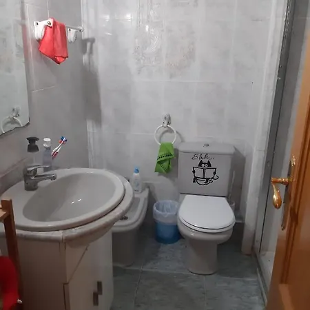 Grande En Piso Compartido Con 2 Adultos *