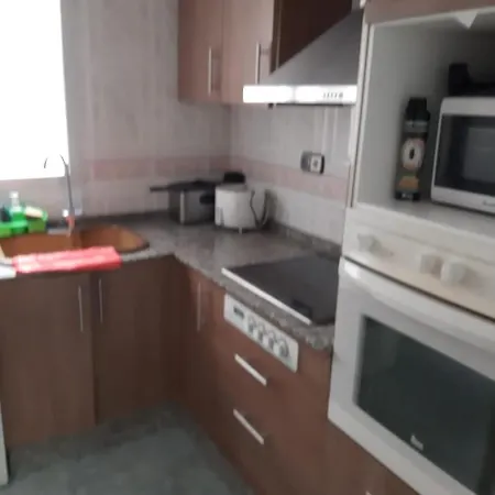 Grande En Piso Compartido Con 2 Adultos