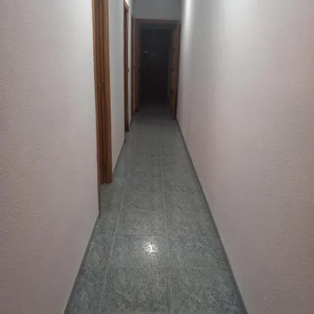 Grande En Piso Compartido Con 2 Adultos Homestay